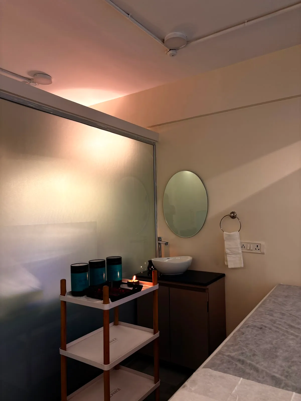 Private clinical aesthetic suite for skincare and facial training